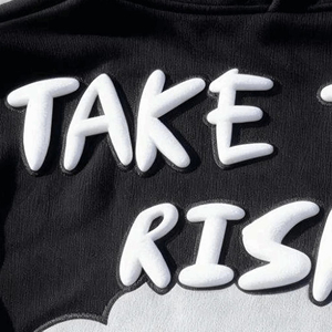 Nouveaux sweats à capuche pour femmes en couleur unie avec impression en relief, fabriqués au Pakistan - Product Image 5