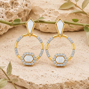 ต่างหูเพชรทรงหกเหลี่ยมสีทอง - Product Image 4