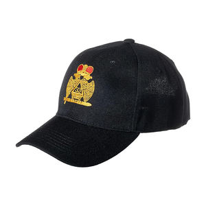 Casquette maçonnique artisanale pour homme, avec broderie floquée, détails boutonnés, design à panneau de visière, profil structuré et boucle dorée. - Product Image 2