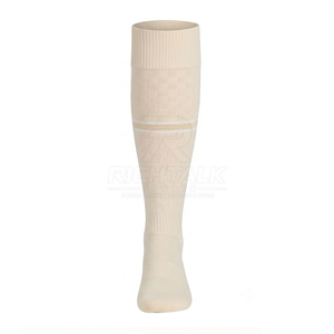 Chaussettes de compression unisexes sur mesure de haute qualité, respirantes, antidérapantes, pour la course à pied et les activités de plein air, en vente. - Product Image 2