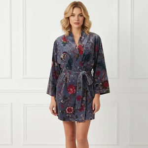Kimono largo de algodón con estampado floral y cuello en V, de secado rápido, ligero, para primavera/verano, ideal como vestido de dama de honor. - Product Image 1