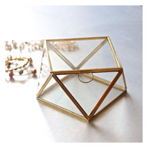 Boîte de rangement et de présentation de bijoux en verre transparent avec cadre en laiton artisanal de luxe - Product Image 5