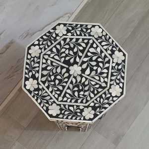 Table d'appoint ronde moderne en os incrusté, motif floral, faite à la main et écologique, idéale pour les occasions de baptême - Product Image 3