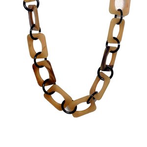 Colliers sculpturaux faits main en corne et résine, bijoux audacieux, collection de colliers à chaîne organique moderne - Product Image 4