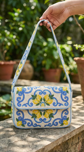 Sac à bandoulière de luxe brodé main style méditerranéen citron, fermeture à bouton - Broderie écologique jaune, bleue et blanche - Product Image 2