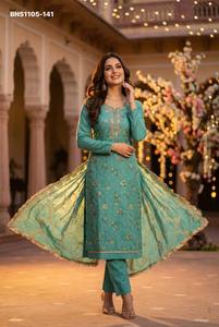 Nueva Colección de Kurti-Pantalón-Dupatta Rectos de Algodón Modal con Estampado y Detalles Hechos a Mano, Suministro al por Mayor - Product Image 4