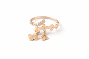 Anillo Clover Charm de Plata de Ley 925 con Diamantes Hechos a Mano en Oro Rosa - Anillo Apilable para Mujer - Product Image 3