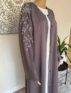 Abaya de Rayón Jacquard Satinado de Excelente Calidad, Ecológica, Ligera, Natural, con Cuello Alto, Larga hasta el Suelo, Modesta, de Manga Larga - Product Image 1