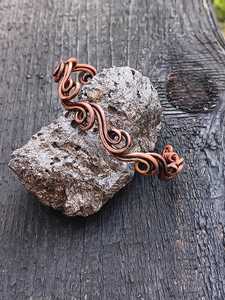 Pulsera de Cobre Hecha a Mano con Diseño de Ondas, Elegante Joyería Art Nouveau, Pulsera Pequeña para Mujer, Brazalete de Cobre Puro - Product Image 4