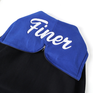 Sudadera con Capucha Zeta Phi Beta Negra Unisex, Bordado de Chenille con Letras Arqueadas, Forro de Capucha Azul Rey, Ribete a Rayas - Product Image 5