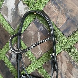 ADIBA OVERSEAS Brida de cuero charol negro con frontal de cristales, narquileras acolchadas y encaje de cristales, equipo de doma de lujo suave - Product Image 6