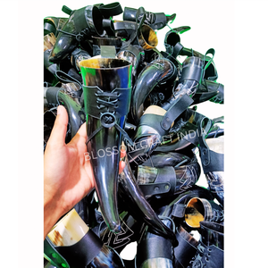 Verre Viking artisanal en corne de bœuf poli, cornes à boire en corne de buffle pour les célébrations festives de Noël, stylé avec amour - Product Image 5