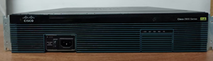 Routeur de services intégrés Cisco 2951 de deuxième génération, modèle CISCO2951/K9. 3 ports GE WAN et 1 module EHWIC-1GE-SFP-CU - Product Image 1