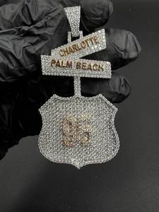 Colgante Iced Out de Plata 925 con Baño de Rodio y Moissanita, Estilo Hip Hop, Unisex - Product Image 2