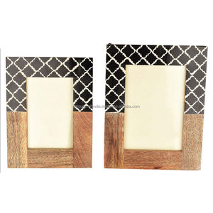 Cadre photo en bois fait main avec incrustation en résine à carreaux verts, cadre photo de table artisanal géométrique moderne, décoration contemporaine pour la maison - Product Image 1