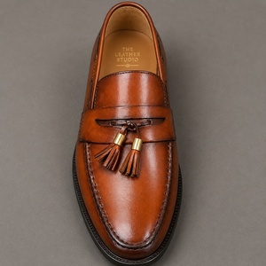 Mocasines de Cuero Vacuno para Hombre, Tallas Grandes, Ligeros, Transpirables, Antideslizantes, con Borlas y Suela de Goma, de LEATHER STUDIO - Product Image 1