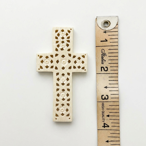 Pendentifs en os sculptés à la main de style vintage avec détails artisanaux pour la fabrication de bijoux DIY, accessoires bohèmes, cadeaux religieux et artisanat - Product Image 1