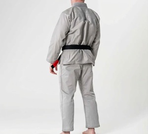 Ensemble de Kimono BJJ Gris Personnalisé pour Jiu-Jitsu Brésilien – Vente en Gros d'Uniformes BJJ et Kimonos de Grappling pour l'Entraînement (Hommes et Femmes, Unisexe) - Product Image 4