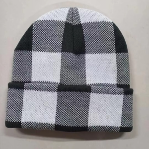 Gorros de Invierno Clásicos con Logotipo Bordado Personalizado, Gorros de Punto - Product Image 3