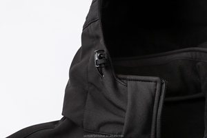 Veste en polaire à capuche noire pour homme, pull décontracté, couleur unie, vêtement d'automne, coupe classique, matière polyester - Product Image 3