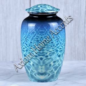 Elegante urna de cremación de aluminio hecha a mano con intrincados grabados, urna de tributo de Axiom Home Accents - Product Image 2