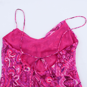 Vestido Maxi de Noche Rosa Satinado con Estampado Floral, Sin Mangas, Cuello Drapeado, Dobladillo Fruncido con Abertura, Cintura Natural, Ideal para Fiestas de Verano - Product Image 4