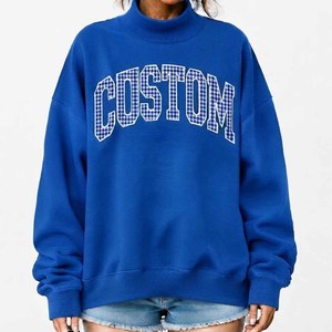 Suéter de cuello alto personalizado para mujer, de invierno, con estampado de lunares y bordado de parches, de algodón y forro polar, holgado y cómodo, estilo urbano y escolar. - Product Image 2