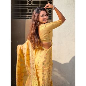 Sari de Seda Kora Premium Leheriya Meenakari Zari Tejido con Pallu de Estampado Floral Elegante y Blusa de Brocado - Product Image 2