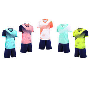 Maillot de football personnalisé pour homme, vert et blanc rayé, avec numéro 21 imprimé au dos et col polo - Product Image 2