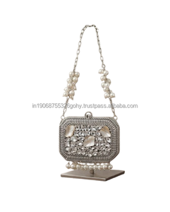 Pochette élégante classique et décontractée en métal perlé avec chaîne de perles pour soirées, mariages et occasions spéciales - Product Image 1