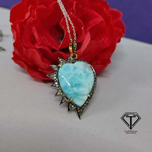 Colgante de Corazón de Turquesa Natural con Incrustaciones de Diamantes, Circonitas y Perlas - Product Image 1