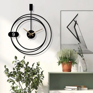 Horloge murale polygonale moderne en métal, mouvement à quartz silencieux, design or et noir, décoration pour la maison et le bureau - Product Image 4