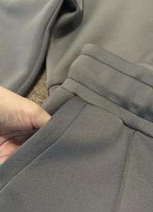 ชุดวอร์มผู้หญิงแบบมีโลโก้สั่งทำพิเศษ พร้อมเสื้อฮู้ดครอปและกางเกงขายาวทรงตรง ชุดเซ็ท 2 ชิ้น เสื้อฮู้ดทรงหลวม - Product Image 4