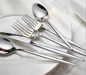 Elegante juego de cubiertos de 60 piezas para 12 personas, con tenedores, cucharas y cuchillos, colección de comedor a precio económico. - Product Image 3