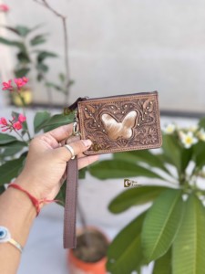 Cartera de Mujer 2026, Nueva, de Cuero Genuino, con Diseño Floral Grabado a Mano, Elegante, para Tarjetas ATM y Monedas, Tipo Clutch, Corta - Product Image 4