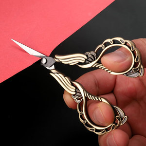 Ciseaux d'artisanat de broderie de détail pointu avec étui pour couture couture filetage outils d'illustration de bricolage pour l'utilisation faciale de cheveux - Product Image 6