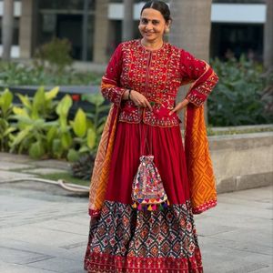 Conjunto de Lehenga Premium de Algodón Muselina con Estampado Digital y Bordado de Espejo Real, Elegante y de Alta Calidad, con Dupatta, para Navratri, de Royal Export - Product Image 3