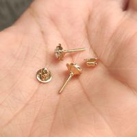 Boucles d'oreilles élégantes en or 18 carats en forme de fleur avec diamants taille ronde, bijoux raffinés pour femmes, accessoire de mode sophistiqué