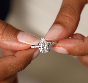 Bague de mariage pour femme en or plaqué 14 carats avec diamant de laboratoire taille poire - Product Image 3