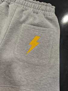 Shorts en coton gris pour homme avec broderie éclair jaune sur la poche arrière, taille élastique décontractée - Product Image 4