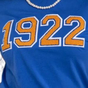 Camiseta Azul Rey 1922 Unisex de la Hermandad Griega, Camiseta Casual de Algodón Azul y Dorado, Uso Diario, Ajuste Cómodo, Estilo Premium - Product Image 4