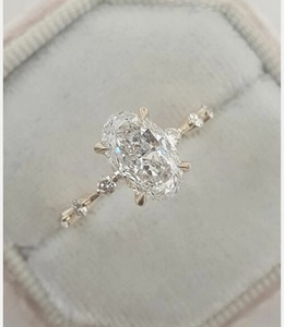 แหวนเพชรทรงรี 1.61 กะรัต เพชรสร้างในห้องปฏิบัติการ ทองคำแท้ 14K สีเหลือง ประดับเพชรเม็ดกลมแบบลอยตัว แหวนหมั้นแบบ 4 กรงเล็บ - Product Image 6