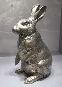 Sculpture de lapin moderne en aluminium moulé, figurine décorative en métal pour jardin, pelouse, patio, balcon, décoration intérieure - Product Image 5
