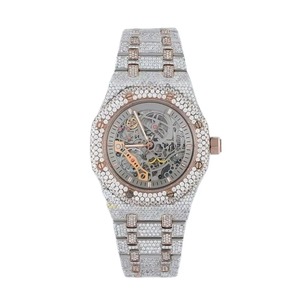 นาฬิกาข้อมือผู้ชายสุดหรู ตัวเรือนสแตนเลสทรงแปดเหลี่ยม ระบบจักรกล หน้าปัดประดับเพชร พร้อมกระจกแซฟไฟร์ และตัวล็อคแบบ Deployment Clasp ขนาด 40 มม. - Product Image 5