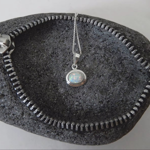 Collar de ópalo blanco de plata de ley, ópalo de fuego ovalado, joyería de piedra de nacimiento de octubre, elegante regalo para ella, collar de cumpleaños - Product Image 1
