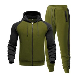 Conjunto Deportivo con Capucha para Hombre, Color Verde Oliva, Manga Larga, Color Sólido, Algodón y Poliéster, Pantalones con Cordón y Bolsillos Laterales - Product Image 1