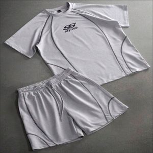 เสื้อยืดโอเวอร์ไซส์เทรนดี้สำหรับผู้ชายปี 2026 กางเกงขาสั้นระบายอากาศได้ดี พิมพ์ลายดิจิทัล ปักลาย ผ้าโพลีเอสเตอร์/คอตตอน ชุดฤดูร้อนเข้าชุด - Product Image 1