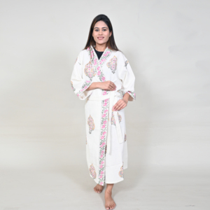 Bata Larga de Invierno para Mujer, Blanca con Estampado Floral Hecho a Mano, Cuello en V, Manga Tres Cuartos, Ropa de Dormir Informal, 100% Algodón, Tejido Suave de Longitud Completa - Product Image 4