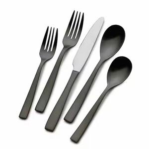 Juego de cubiertos de metal hecho a mano, cuchara y tenedor, de acero inoxidable premium para servicio de banquetes en restaurantes. - Product Image 4