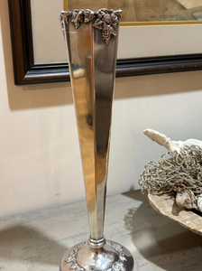 Vase à fleurs élégant et haut de gamme en argent, pot de fleurs métallique détaillé et complexe pour la décoration de la maison, du bureau et des événements, vase artisanal tendance - Product Image 1